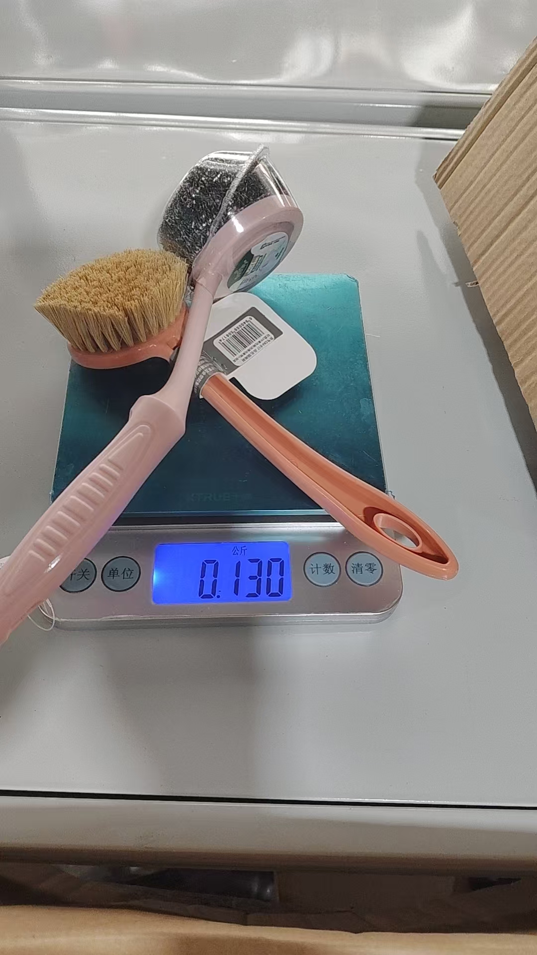 Cleaning brush set